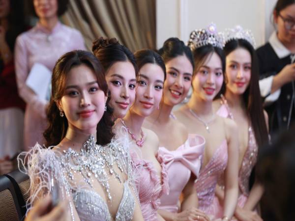 Các hoạt động nổi bật sau khi đăng quang của Đỗ Thị Hà Các hoạt động nổi bật sau khi đăng quang của Đỗ Thị Hà