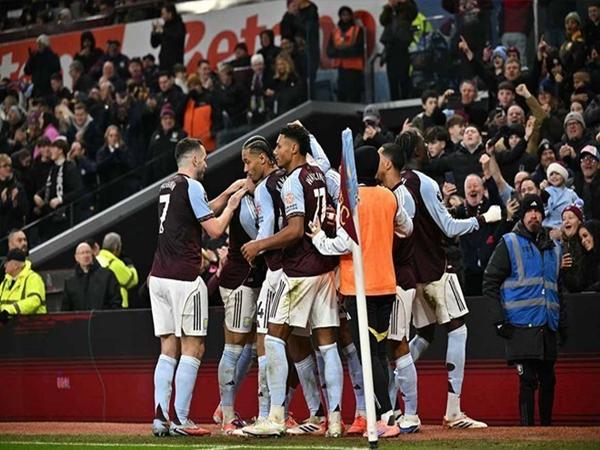 Aston Villa chịu áp lực sau khi rơi khỏi top 3